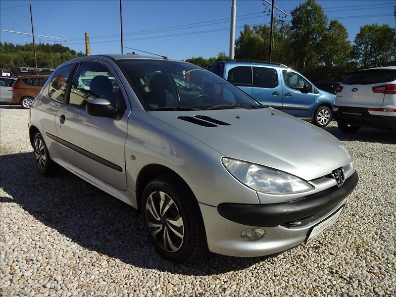 Peugeot 206 1,1 i - fotka 9 z 37