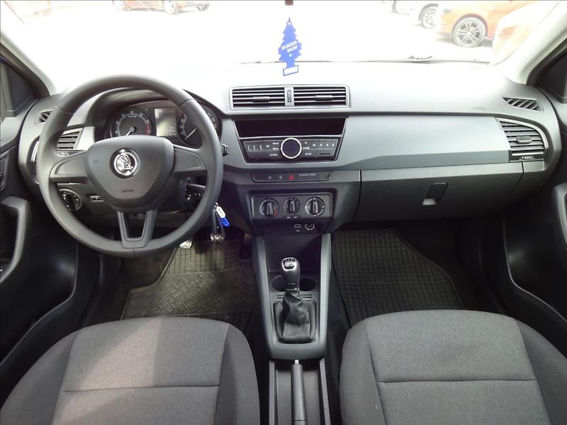 Škoda Fabia III 1,0 MPI 44kW - fotka 32 z 47