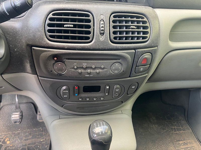 Renault Scénic 1,6i (79kW)*KLIMATIZACE* - fotka 11 z 15