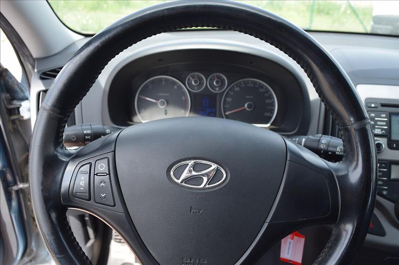 Hyundai i30 1,6 CRDi 66KW COMFORT+ 2XKOLA - fotka 31 z 42