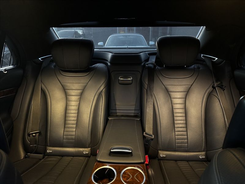 Mercedes-Benz Třídy S 500 L 4Matic AMG - fotka 27 z 28