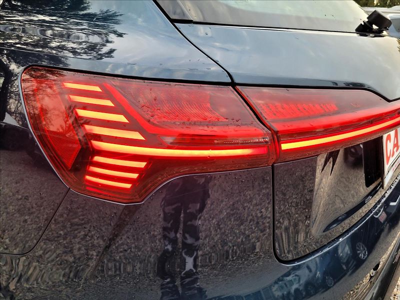 Audi e-tron 0,0 55,95KWH,4x4,SOH 90,6% - fotka 44 z 50