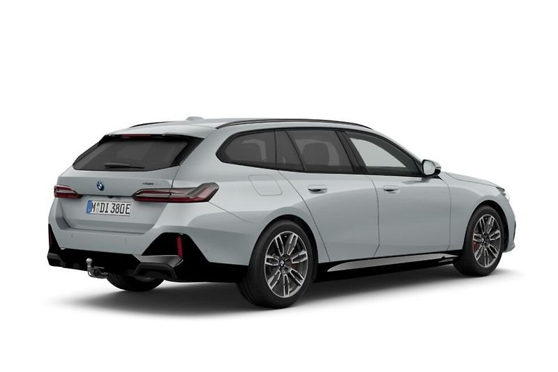 BMW i5 xDrive40 Touring - fotka 2 z 4