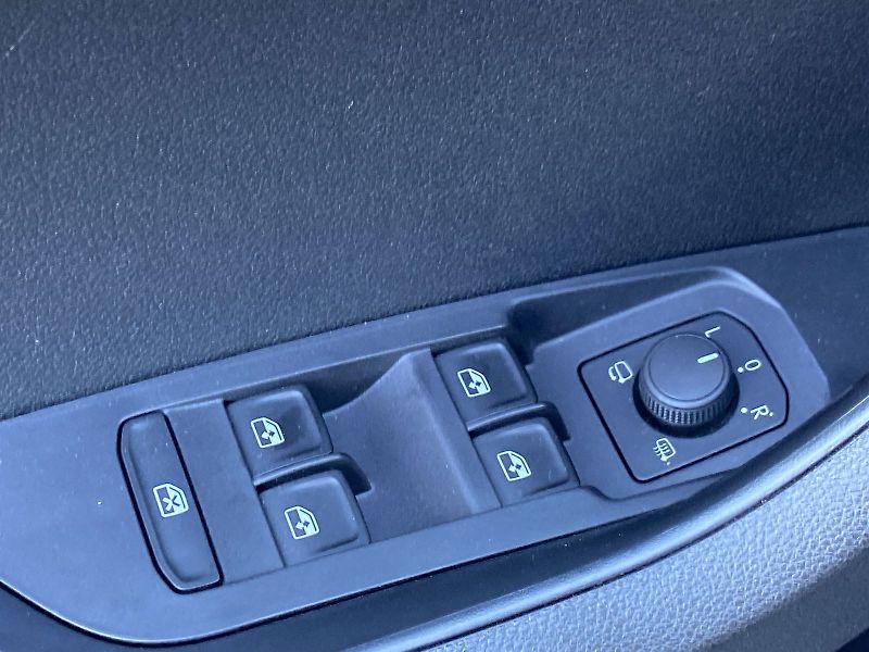 Škoda Karoq (2023) 2.0 TDI 4x4 DSG Ambition - fotka 19 z 32