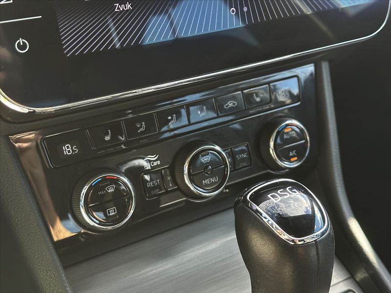 Škoda Superb 2,0 TSI 140kW DSG CZ Style DPH - fotka 20 z 28