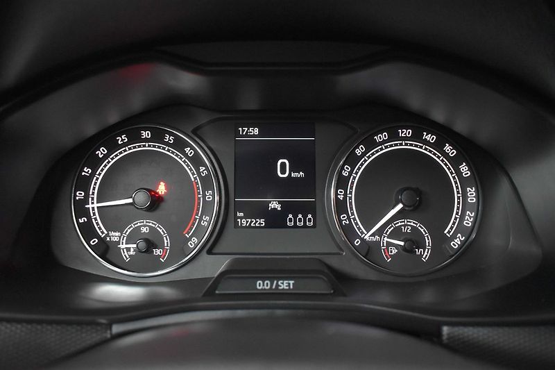 Škoda Scala 1.6 TDI 85kW ACC*Mirror Link* - fotka 17 z 32