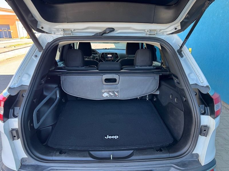 Jeep Cherokee (2015) 2.0 L TD Longitude - fotka 34 z 50