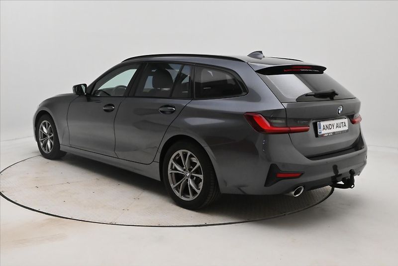 BMW Řada 3 2,0 320d 140 kW SportTouring S - fotka 7 z 32