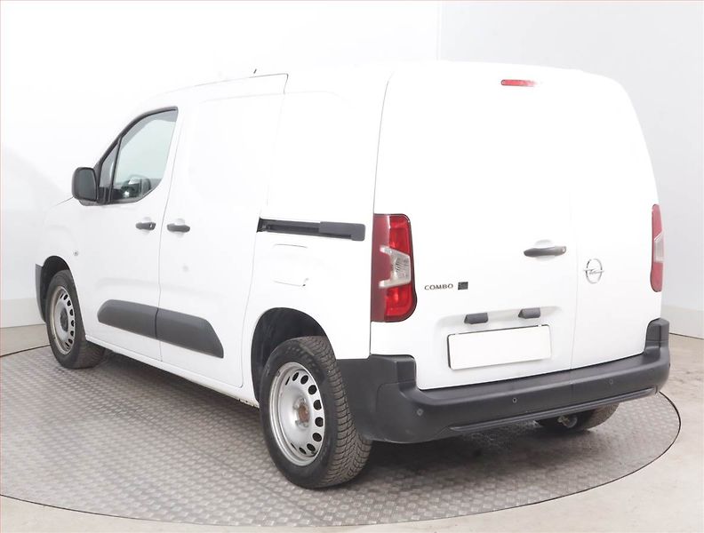 Opel Combo (2022) 1.5 CDTI, 3Místa, ČR, 1Maj - fotka 4 z 17
