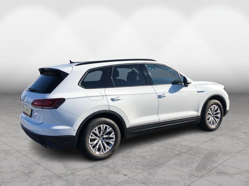 Volkswagen Touareg 3,0 TDI V6 4Motion - fotka 2 z 27
