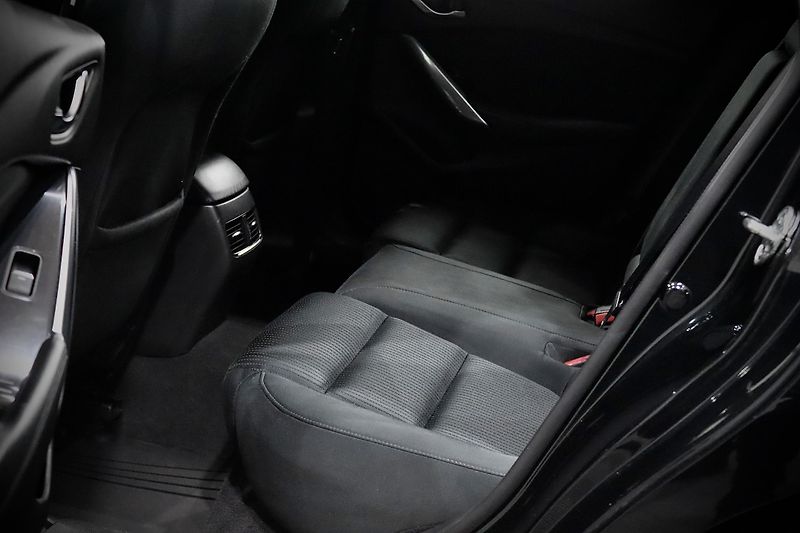 Mazda 6 Wagon 2.0 Skyactiv 121 kW - fotka 18 z 34