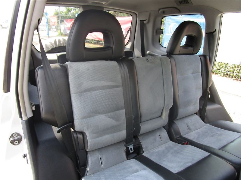 Mitsubishi Pajero 3.2 Di-D, 4x4, aut. klima, 7 m - fotka 31 z 54