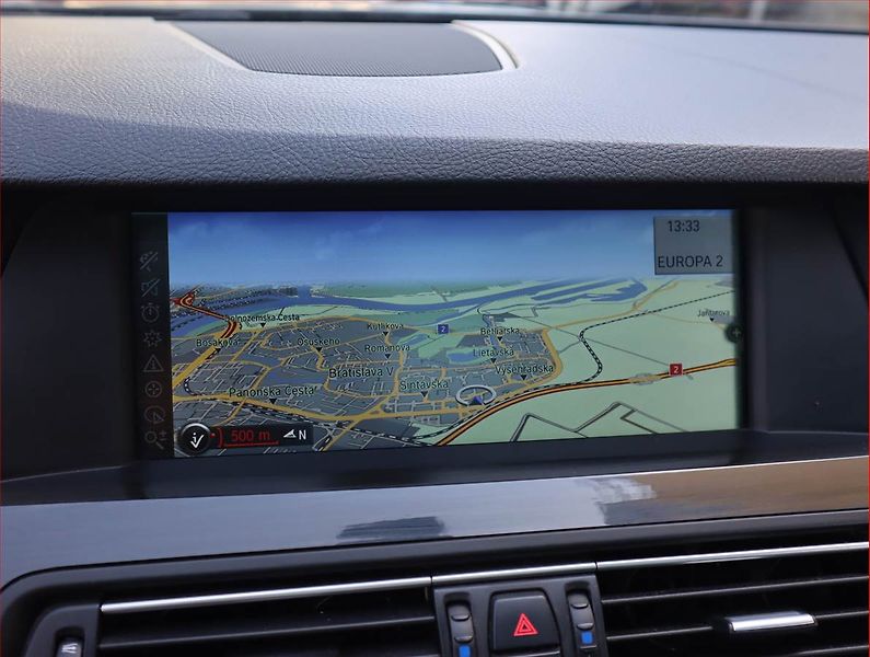 BMW Řada 5 (2013) 530d xDrive, 4X4, Automat - fotka 16 z 23