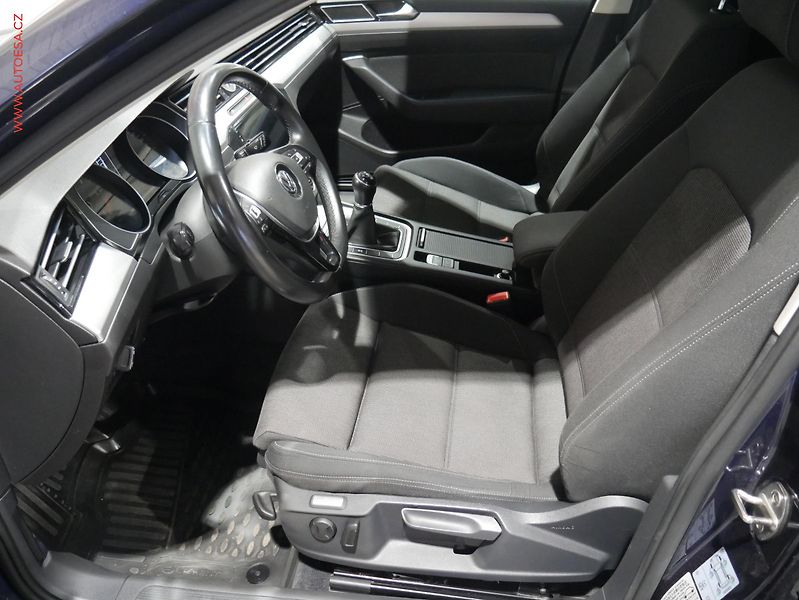 Volkswagen Passat (2015) 2.0TDi, Comfortline - fotka 9 z 17