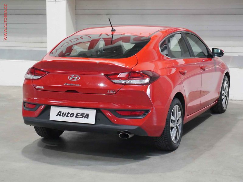 Hyundai i30 (2018) 1.0 T- GDI, ČR, servis.kniha - fotka 6 z 18