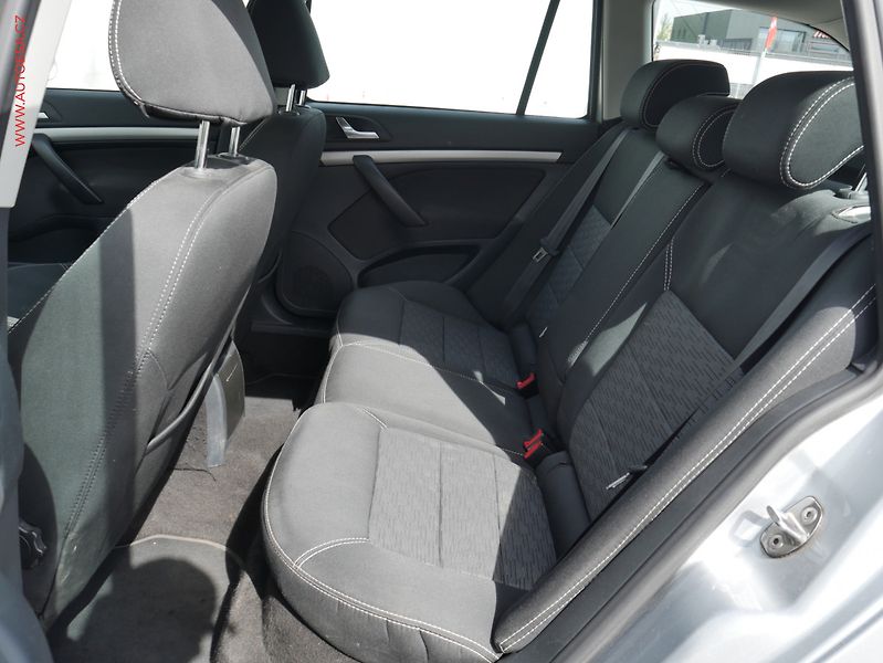 Škoda Octavia (2012) 1.6 TDi, ČR, Elegance - fotka 10 z 23