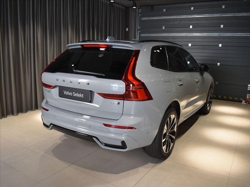 Volvo XC60 2,0 B5 AWD Ultra B&W,Pano,BLIS - fotka 4 z 25