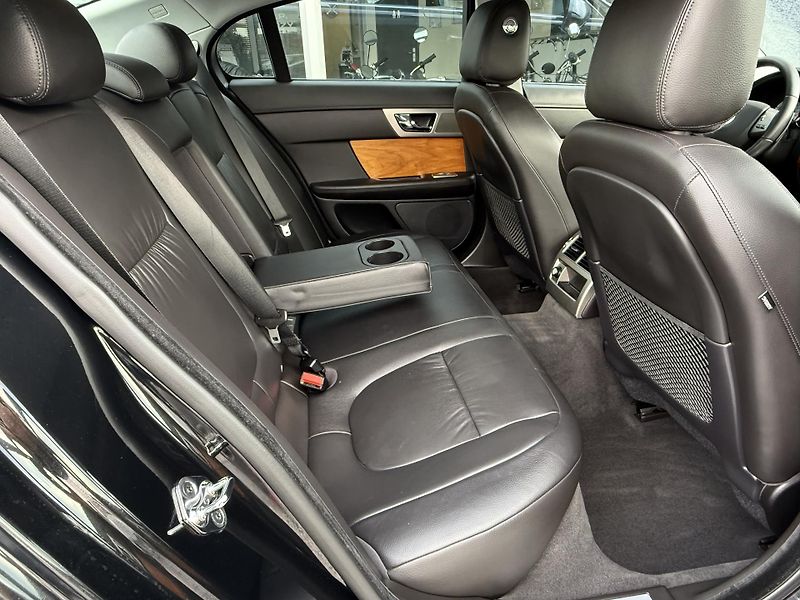 Jaguar XF 3,0 V6 Diesel Lux Automat - fotka 21 z 40