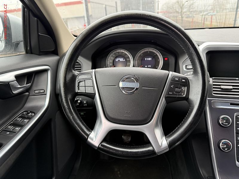 Volvo XC60 (2012) 2.4 D 4x4, xenon, kůže - fotka 12 z 19