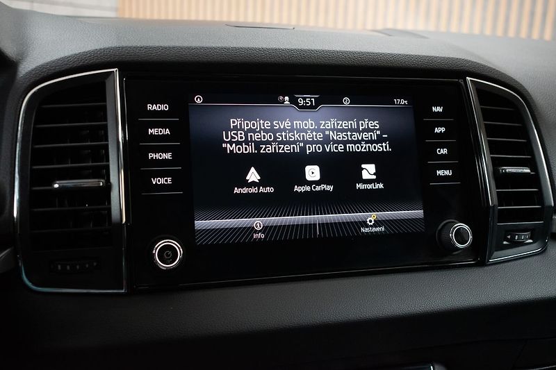 Škoda Karoq 1.5 TSI TAŽNÉ*KAMERA*DPH*ČR 1M - fotka 26 z 39