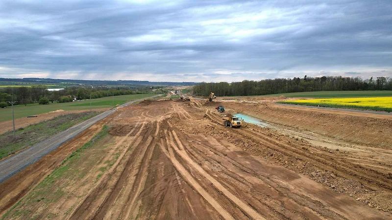 Snímky z výstavby dálnice D35 Džbánov - Litomyšl, duben 2025