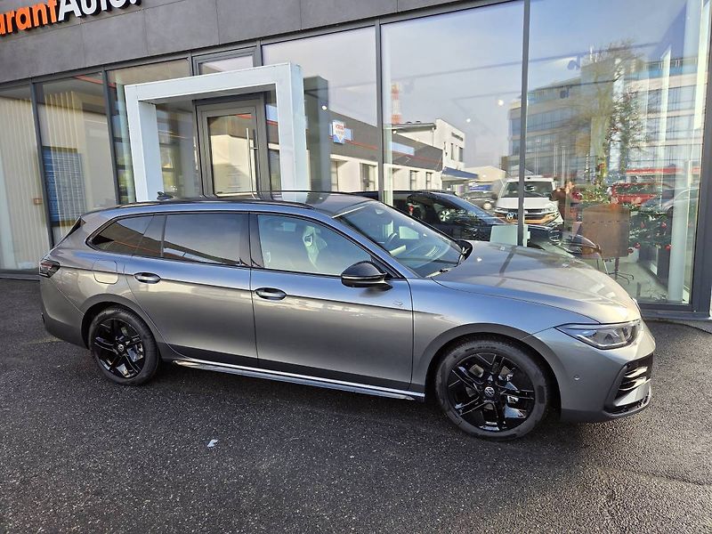 Volkswagen Passat Variant (2025) R-Line 2.0 TDI BlackStyle - fotka 5 z 51
