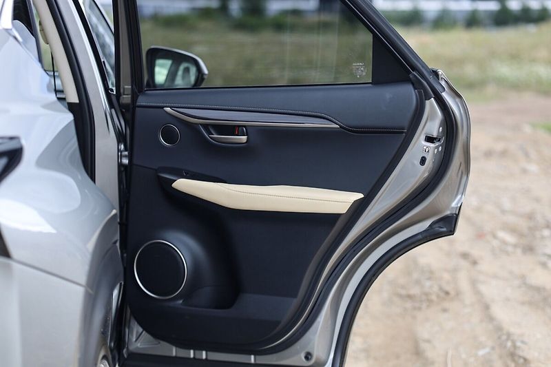 Lexus NX 300h 300H 2,5 HEV PREMIUM (LUXURY T - fotka 29 z 35