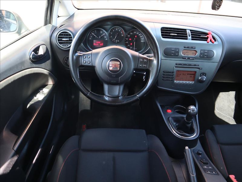 Seat Leon 2,0 TFSi (BWA) FR line - fotka 7 z 36