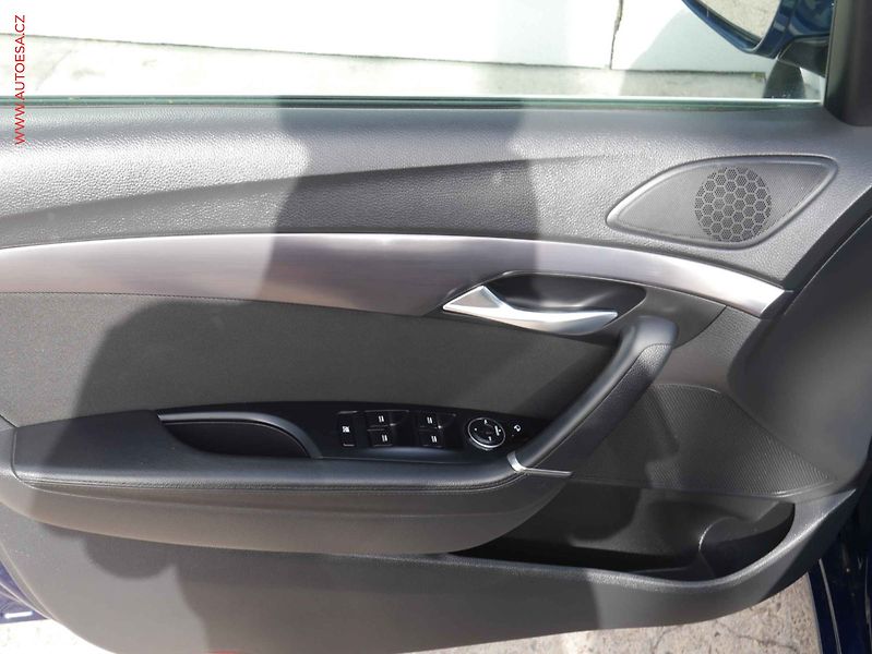 Hyundai i40 (2018) 1.6CRDi, ČR, TZ, výhř.sed. - fotka 13 z 17