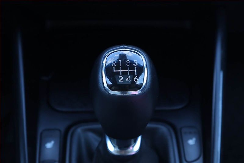 Kia Carens (2016) 1.6 GDI, Serv.kniha, Tempomat - fotka 23 z 26
