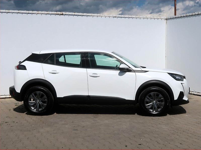 Peugeot 2008 (2021) Active Pack 1.2 PureTech - fotka 6 z 20