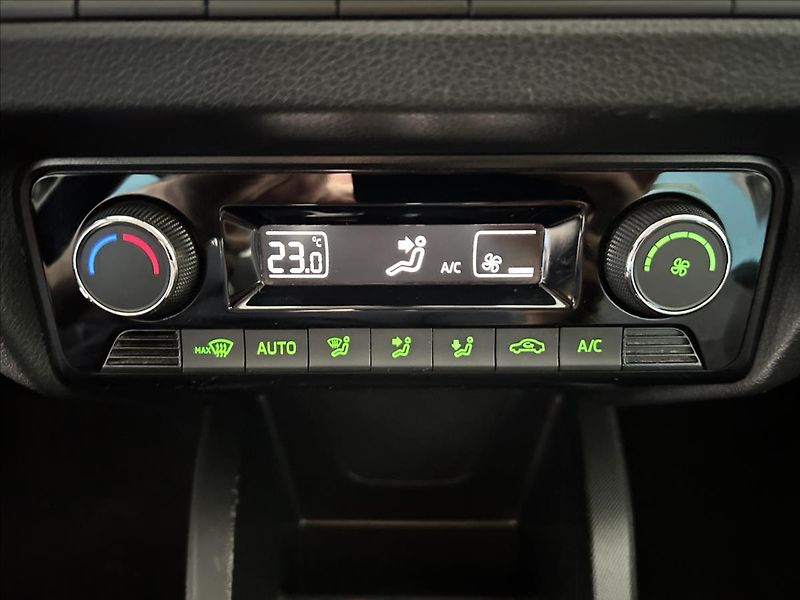 Škoda Fabia 1,0   MPI,DRIVE,SERVISKA,2.MAJ - fotka 20 z 28