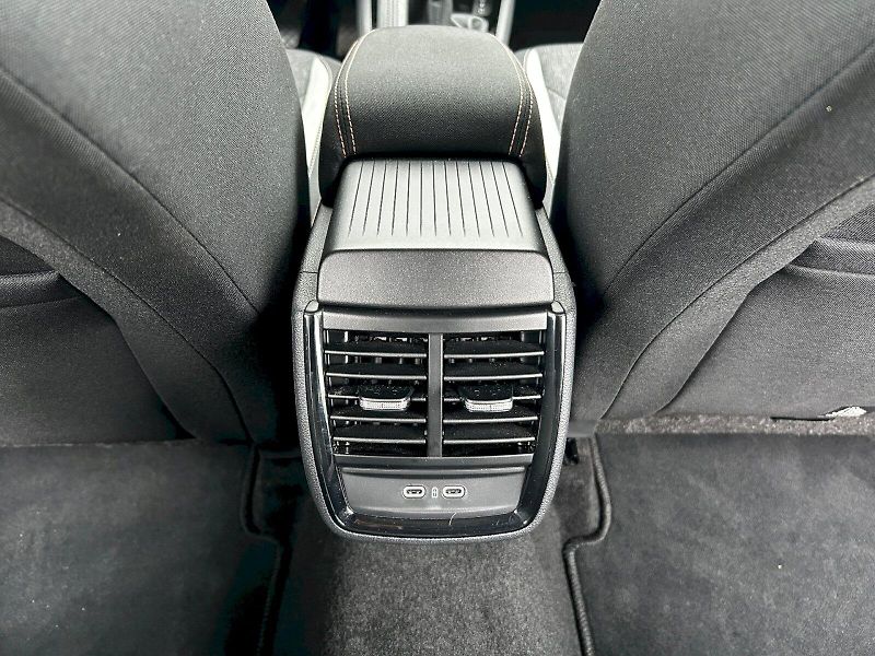 Škoda Kamiq (2025) 1.5 TSI 110kW MP6 Top Selectio - fotka 29 z 35