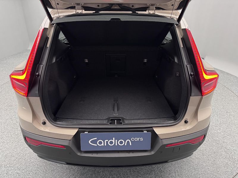 Volvo XC40 (2026) B3 AUT DARK ULTRA - fotka 4 z 21