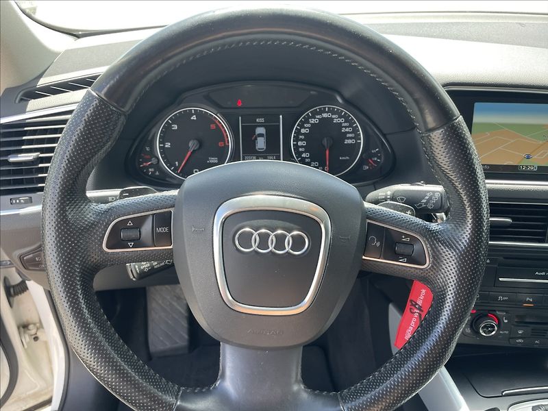 Audi Q5 3,0 TDi Quattro S-Line CZauto - fotka 16 z 44
