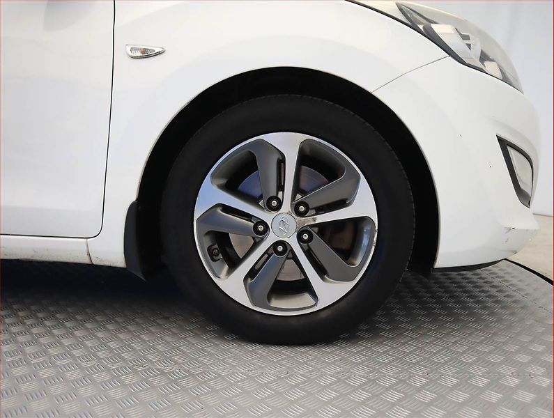 Hyundai i30 (2015) 1.6 MPI, Tempomat - fotka 15 z 17