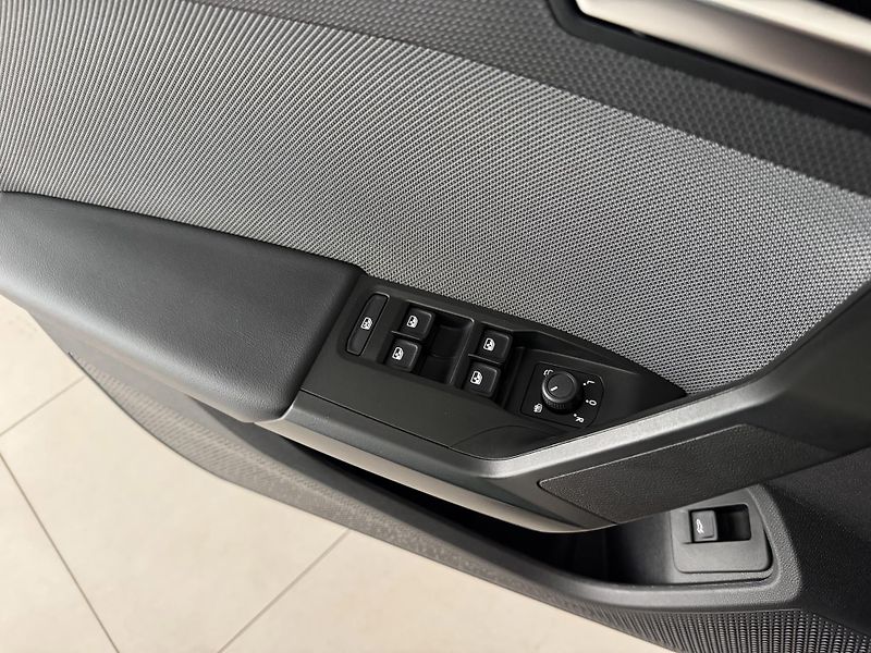 Seat Leon 1,0eTSI DSG*STYLE*Kamera*DPH - fotka 28 z 34