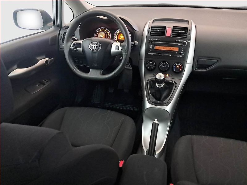 Toyota Auris (2010) 1.3 Dual VVT-i, Park. senzory - fotka 7 z 16