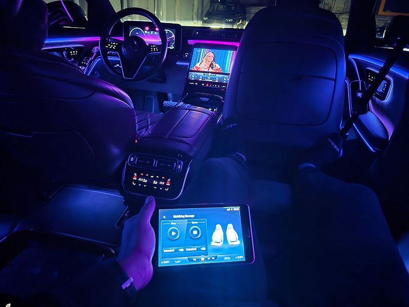Mercedes-Benz Třídy S S500 4Matic L - fotka 17 z 37