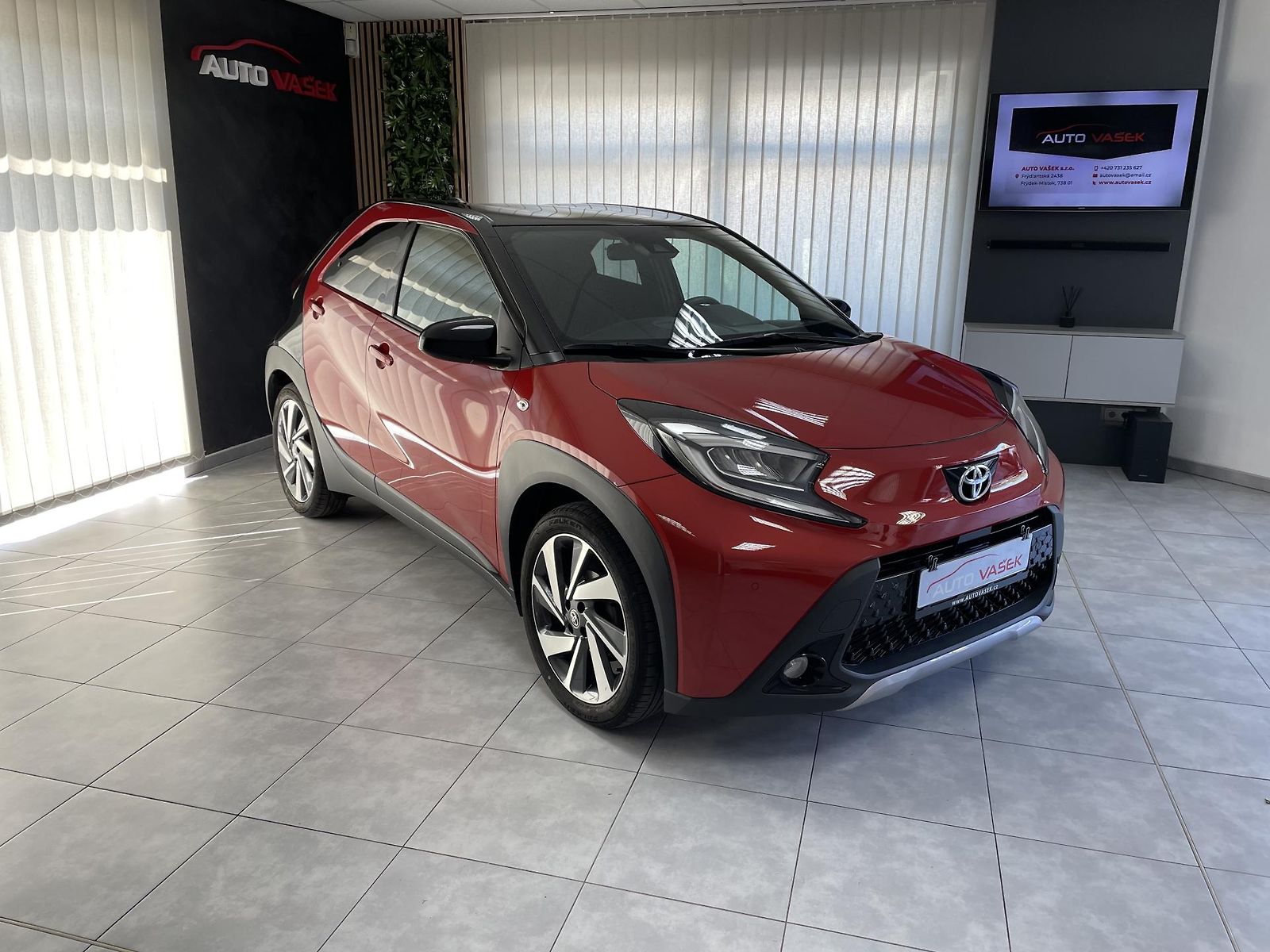 Toyota Aygo X AUTOMAT ČR 1.MAJ LED NAVI   