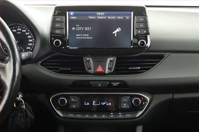Hyundai i30 (2018) 1.6 CRDi, Navi, Tempomat - fotka 9 z 14