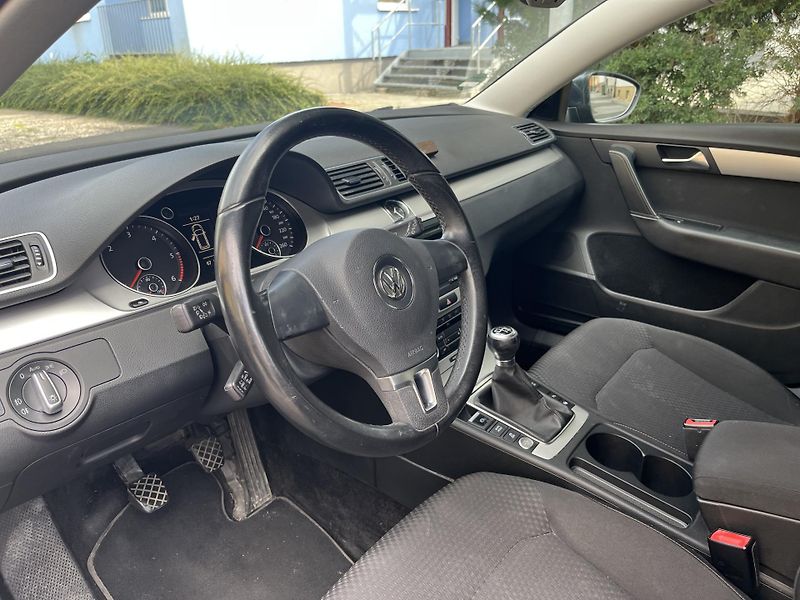 Volkswagen Passat (2010) - fotka 9 z 19