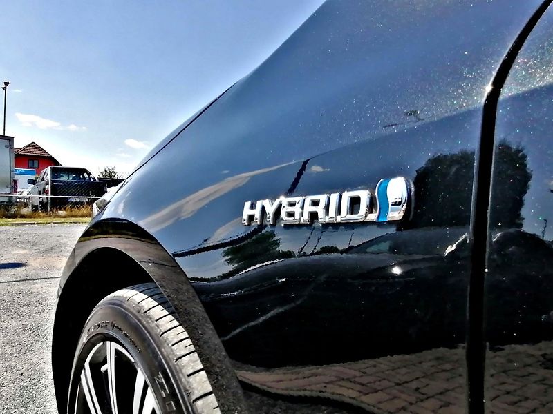 Toyota Corolla (2021) 2.0 Hybrid Style 112kW - fotka 24 z 30