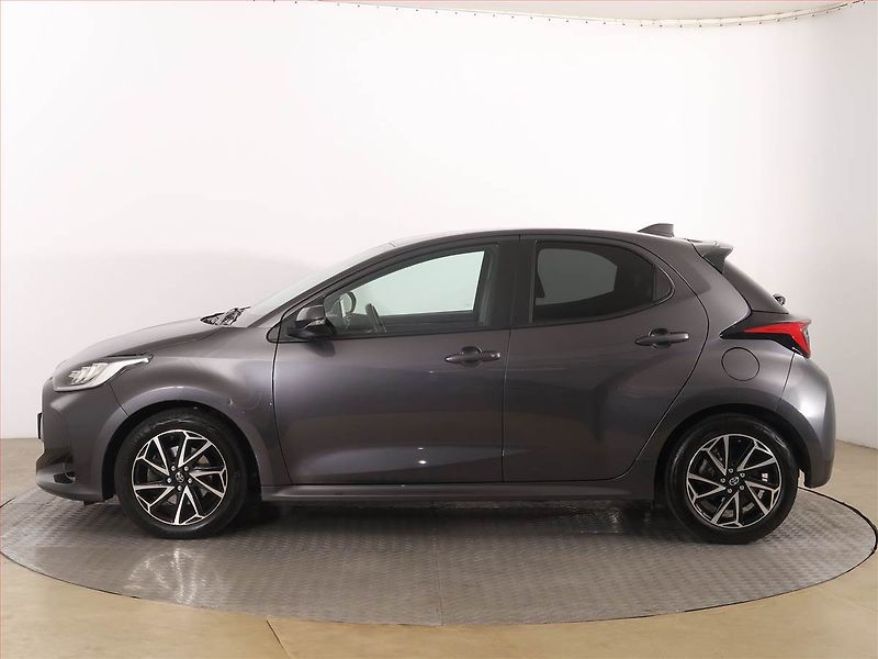 Toyota Yaris (2023) 1.5 VVT-i Hybrid, Automat - fotka 3 z 18