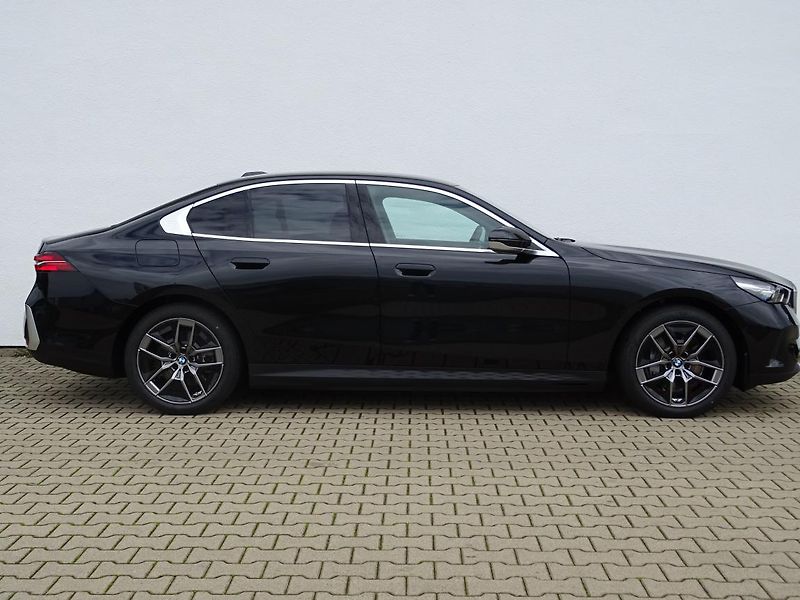 BMW i5 xDrive 40 - fotka 5 z 7