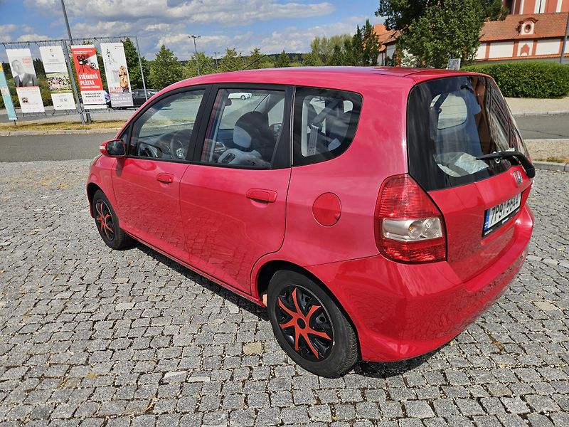 Honda Jazz (2008) 1.4 61kw, PĚKNÝ STAV  - fotka 8 z 23