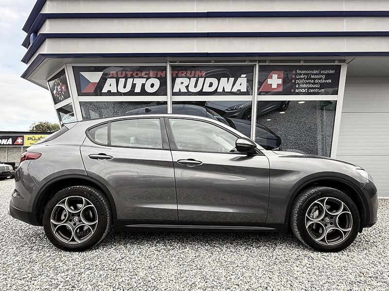 Alfa Romeo Stelvio 2,0T Q4 280PS 4x4 Automat - fotka 8 z 40