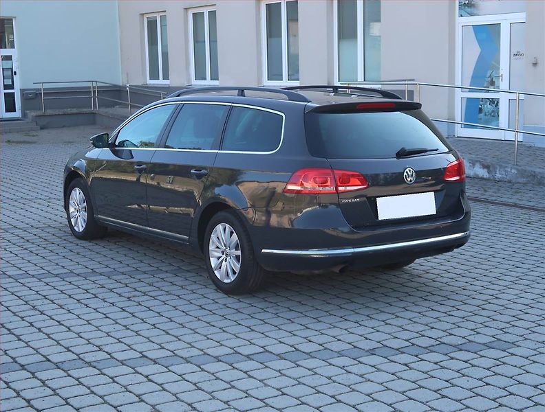 Volkswagen Passat (2011) 1.4 TSI, Serv.kniha - fotka 4 z 16