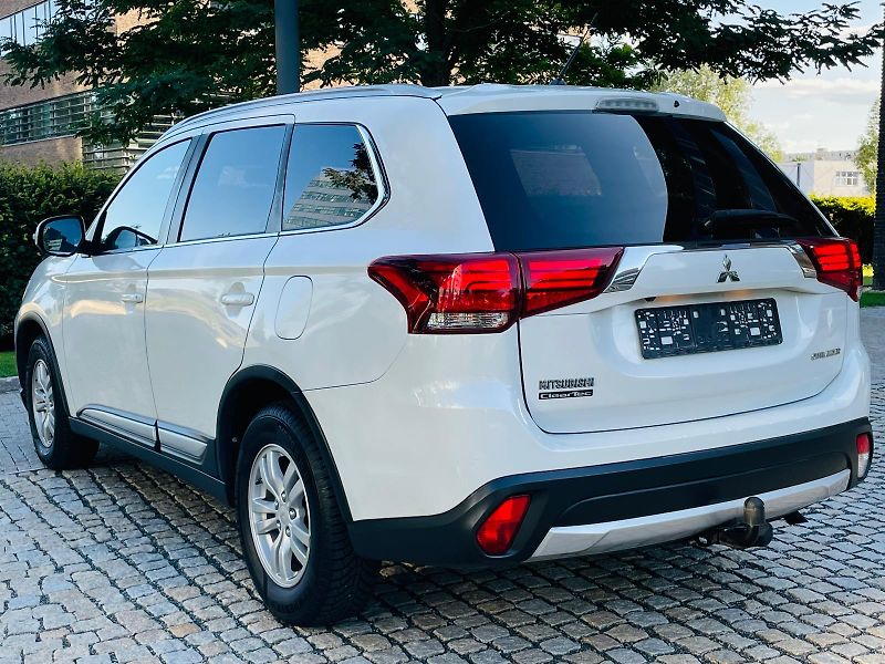 Mitsubishi Outlander 2.0i 1.MAJITEL SERVISKA TAŽNÉ - fotka 17 z 46