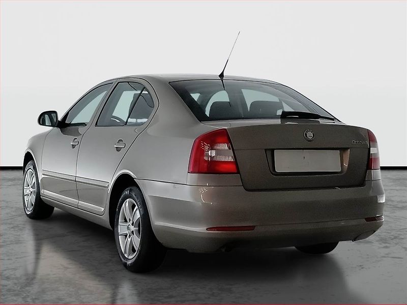 Škoda Octavia (2010) Ambiente 1.2 TSI - fotka 4 z 16